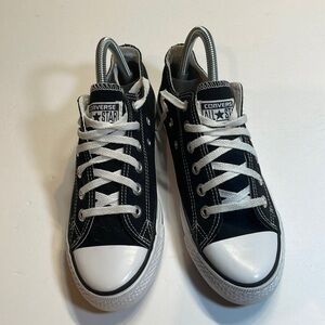 Converse unisex black low top sneakers. Size men’s 6 women’s 7.5.
